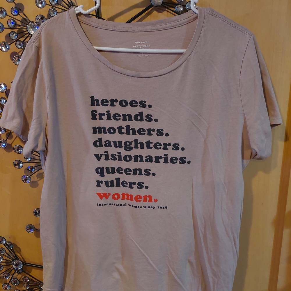 Old Navy Women’s Short-Sleeve Graphic Tee - Light Mauve with Black & Red Print